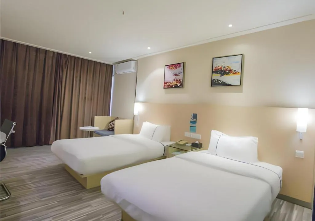 Bed in City Comfort Inn Dongxing National Trade Port