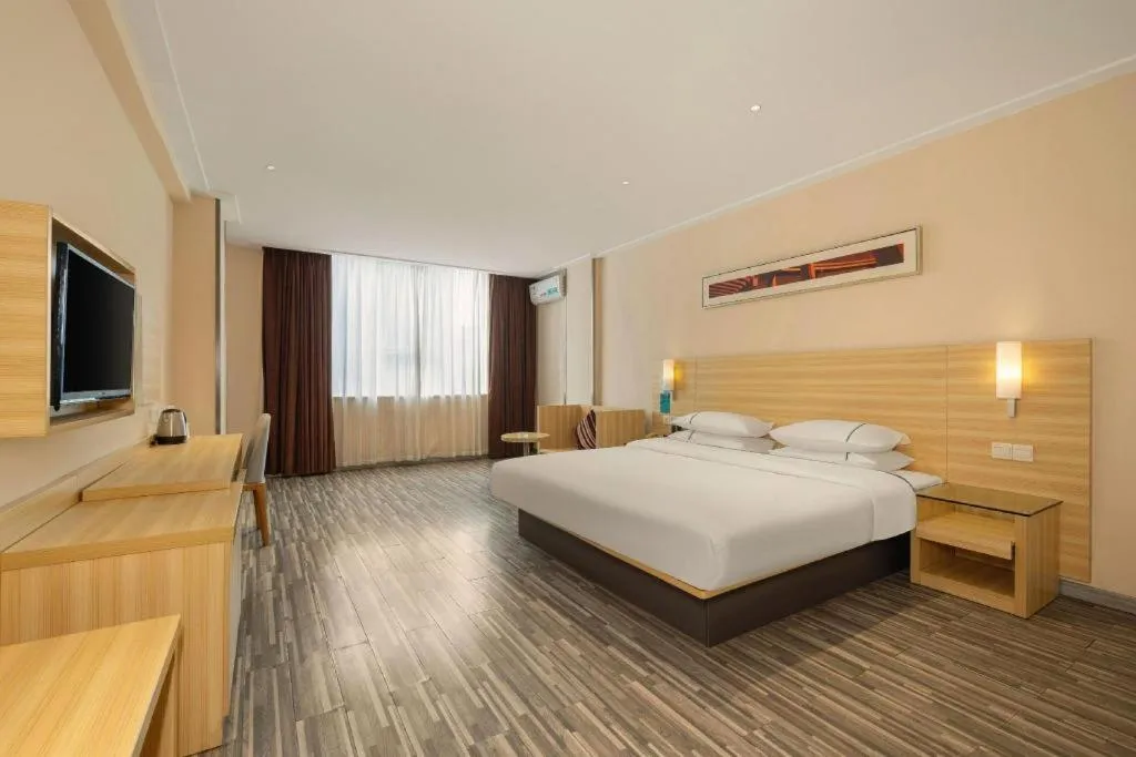 Bed in City Comfort Inn Dongxing National Trade Port