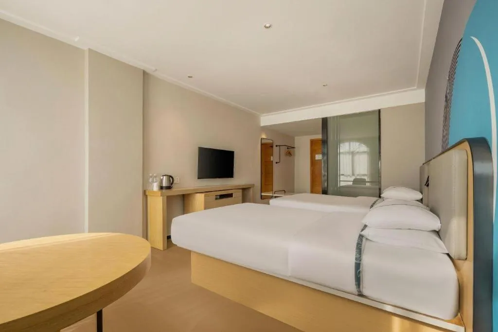 Bed in City Comfort Inn Dongxing National Trade Port
