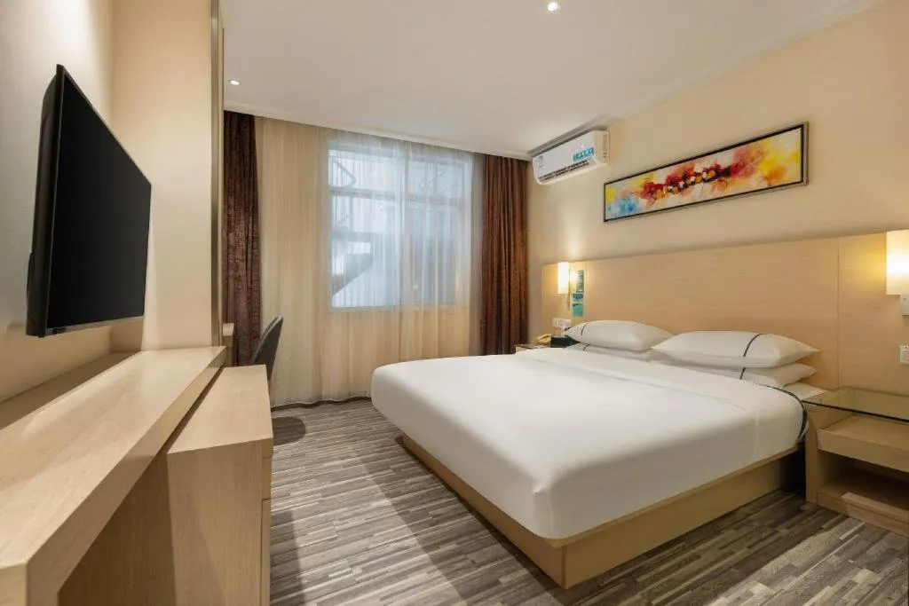 Bed in City Comfort Inn Dongxing National Trade Port
