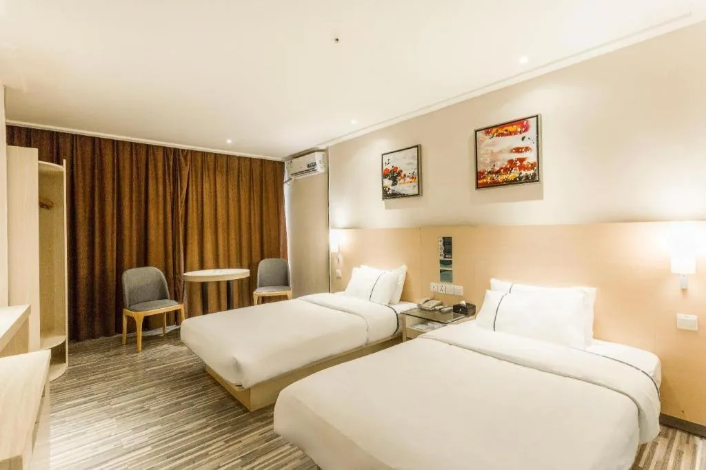 Bed in City Comfort Inn Dongxing National Trade Port
