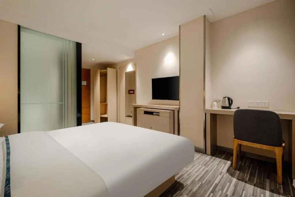 Bed in City Comfort Inn Dongxing National Trade Port