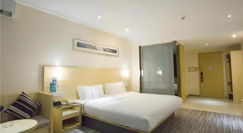 Bed in City Comfort Inn Dongxing National Trade Port Bed in City Comfort Inn Dongxing National Trade Port