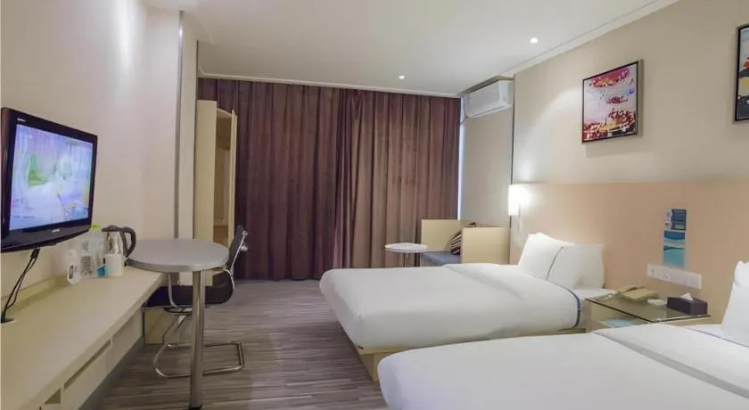 Bed in City Comfort Inn Dongxing National Trade Port