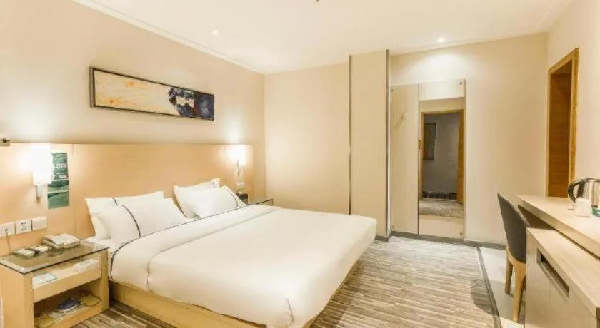 Bed in City Comfort Inn Dongxing National Trade Port