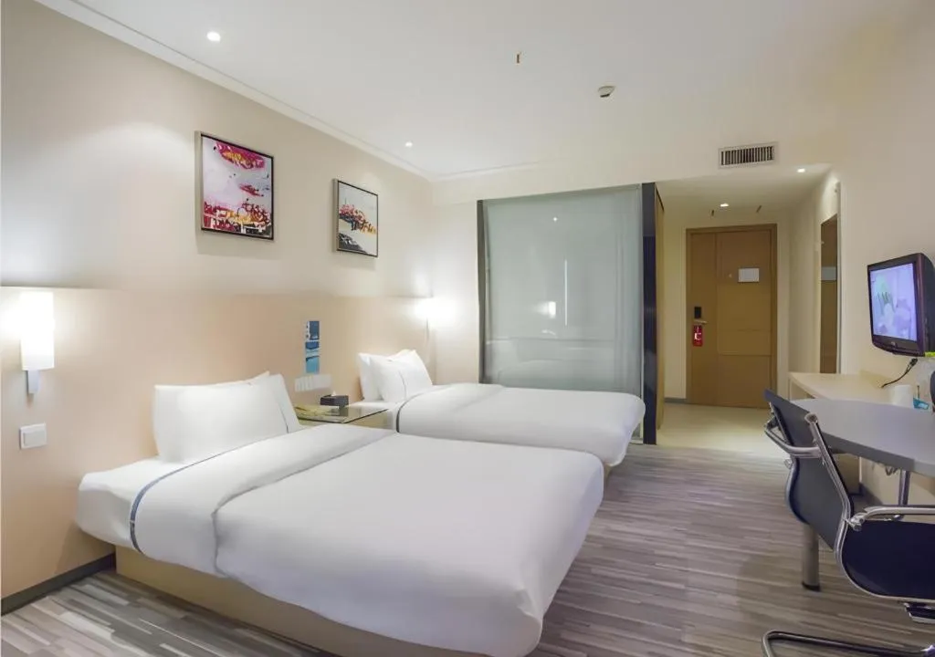 Bed in City Comfort Inn Dongxing National Trade Port