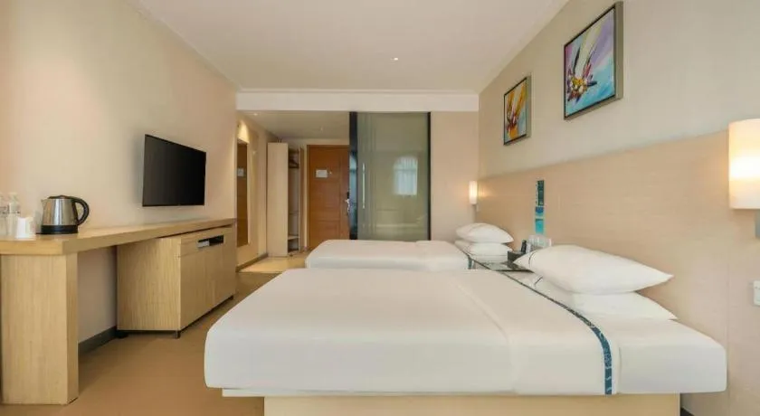 Bed in City Comfort Inn Dongxing National Trade Port