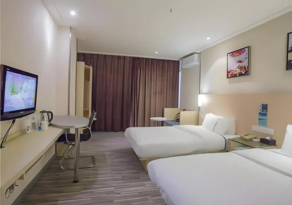 Bed in City Comfort Inn Dongxing National Trade Port Bed in City Comfort Inn Dongxing National Trade Port