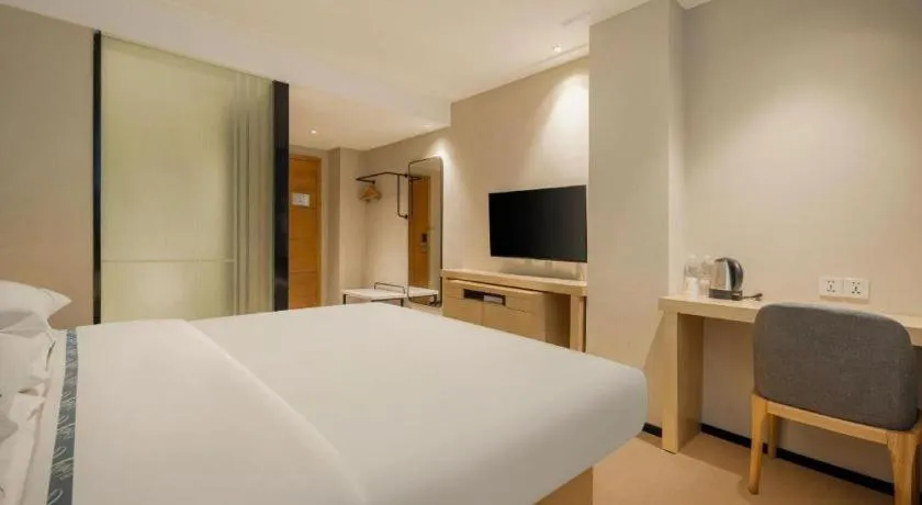 Bed in City Comfort Inn Dongxing National Trade Port