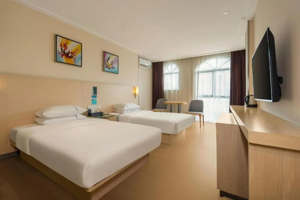 Bed in City Comfort Inn Dongxing National Trade Port