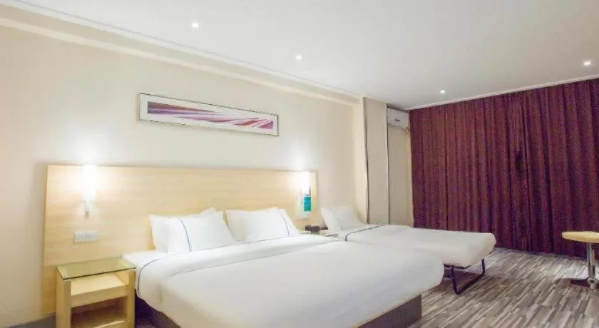 Bed in City Comfort Inn Dongxing National Trade Port