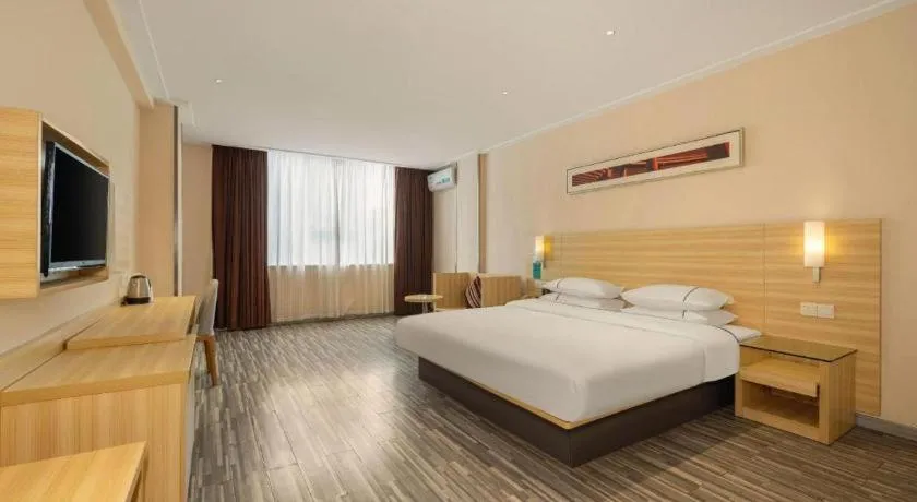 Bed in City Comfort Inn Dongxing National Trade Port