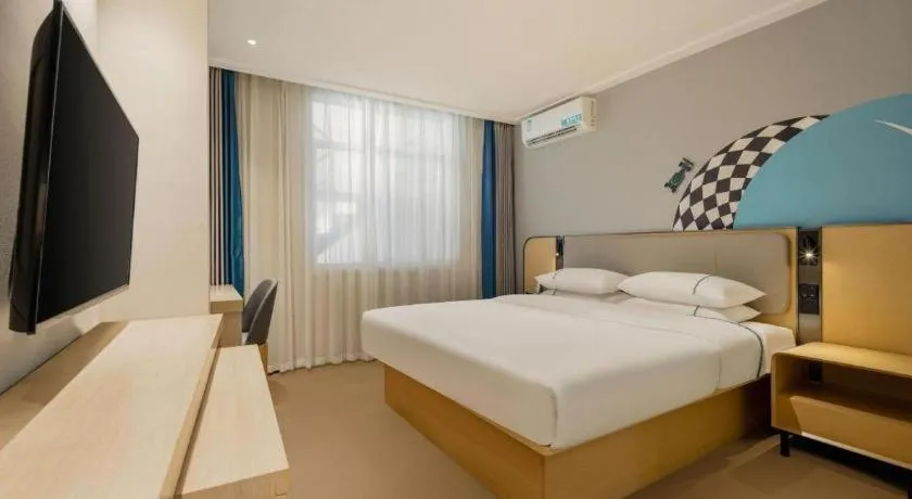 Bed in City Comfort Inn Dongxing National Trade Port