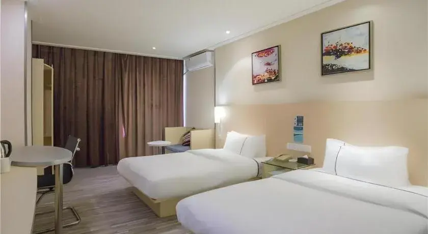 Bed in City Comfort Inn Dongxing National Trade Port Bed in City Comfort Inn Dongxing National Trade Port