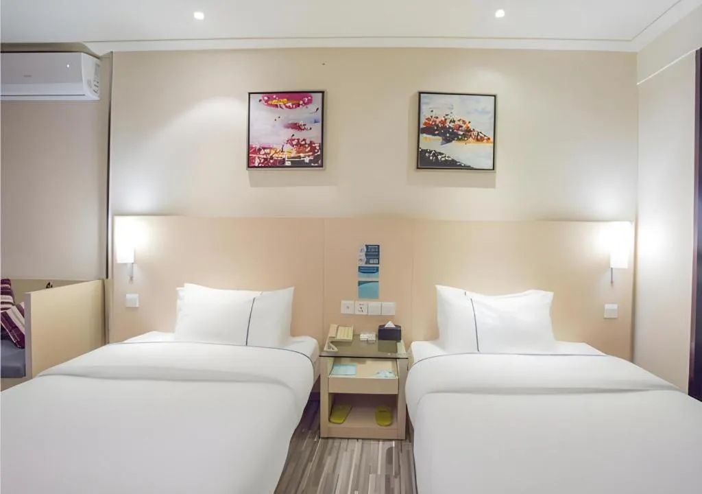 Bed in City Comfort Inn Dongxing National Trade Port