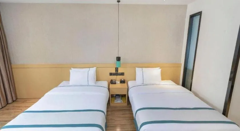 Bed in City Comfort Inn Yulin Wenhua Square Wanda Plaza