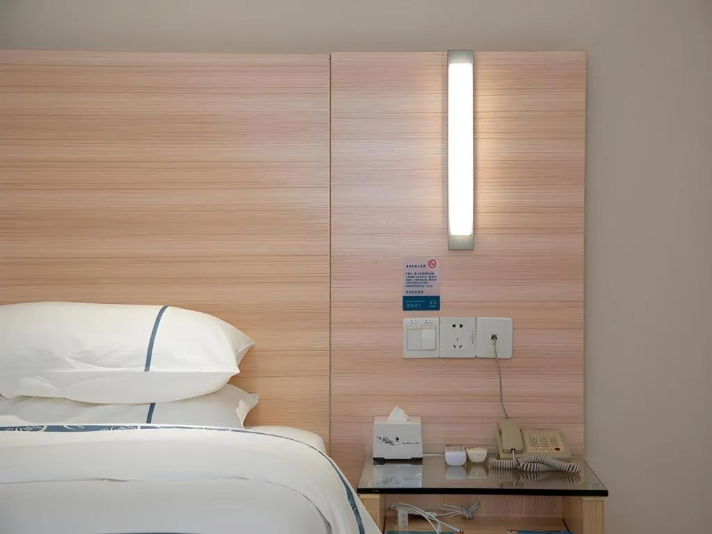 Bed in City Comfort Inn Yulin Wenhua Square Wanda Plaza