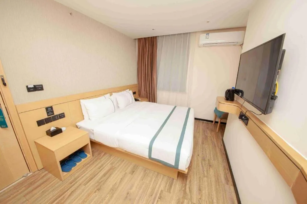 Bed in City Comfort Inn Yulin Wenhua Square Wanda Plaza