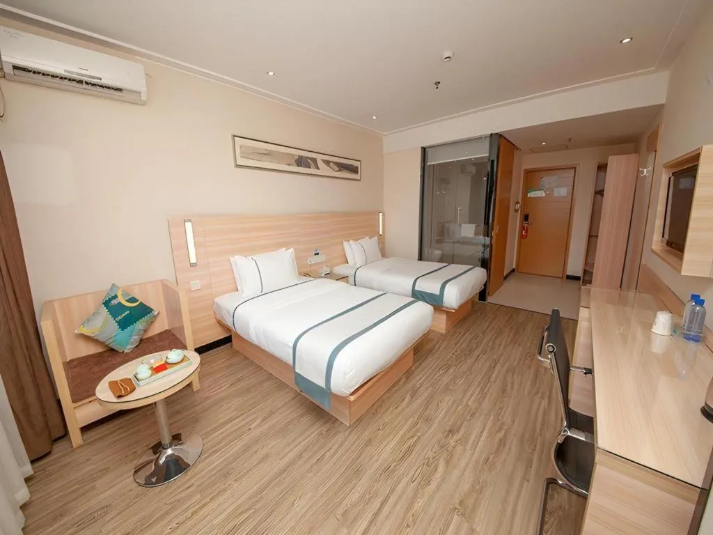 Bed in City Comfort Inn Yulin Wenhua Square Wanda Plaza