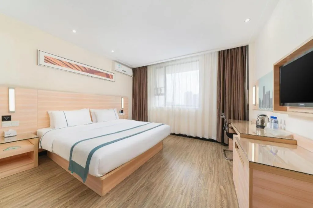 Bed in City Comfort Inn Yulin Wenhua Square Wanda Plaza