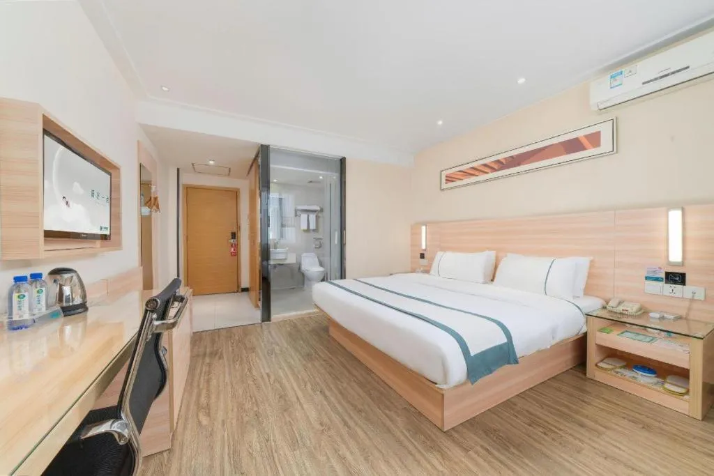 Bed in City Comfort Inn Yulin Wenhua Square Wanda Plaza