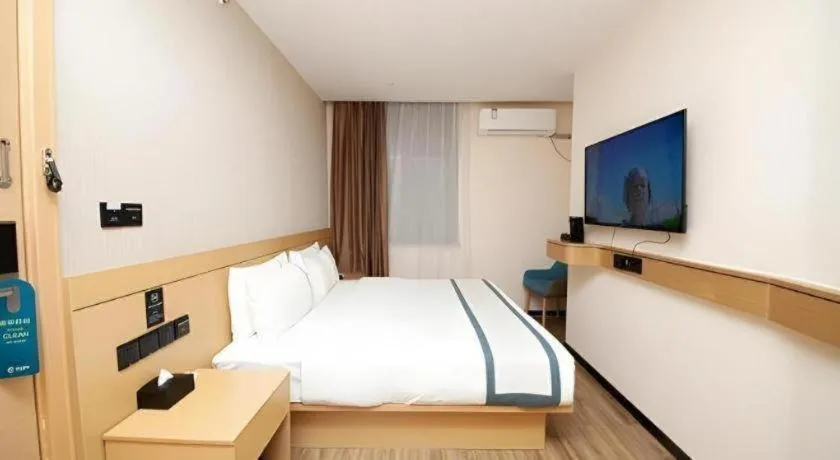 Bed in City Comfort Inn Yulin Wenhua Square Wanda Plaza