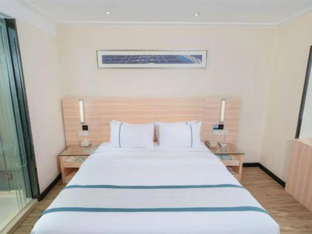 Bed in City Comfort Inn Yulin Wenhua Square Wanda Plaza