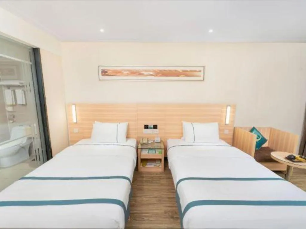 Bed in City Comfort Inn Yulin Wenhua Square Wanda Plaza