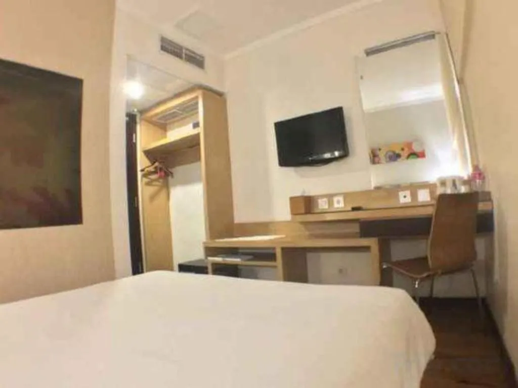 Bed in ZUZU Simpang Lima