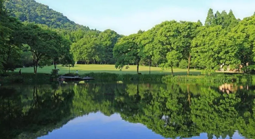 West Lake Hillview Int'L Hotel