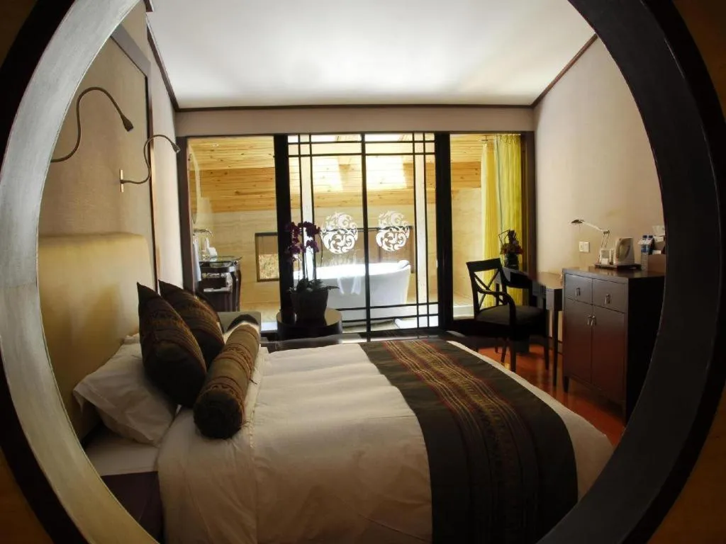 West Lake Hillview Int'L Hotel