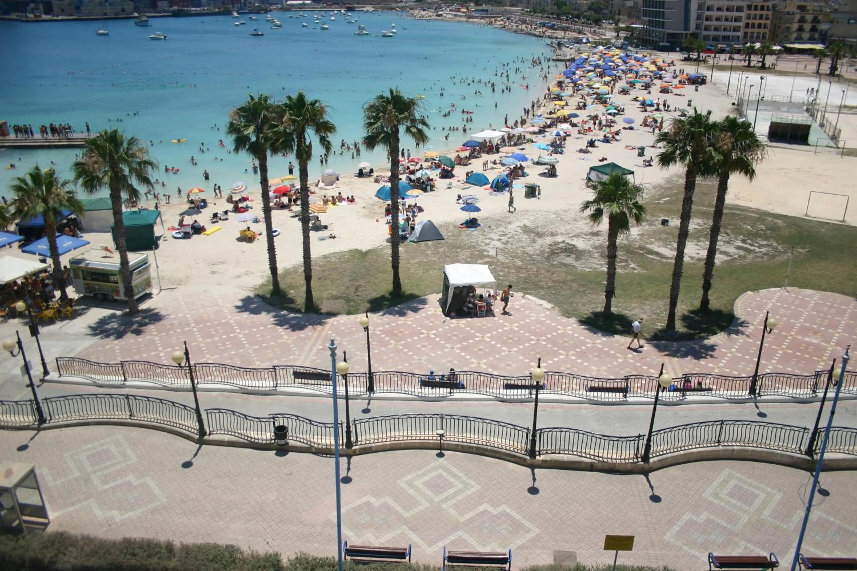 SEAFRONT I Pretty Bay Apartments