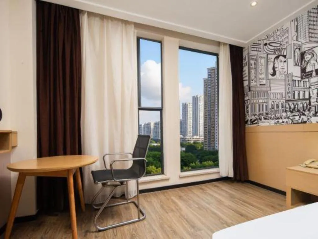 Bed in City Comfort Inn Wuhan Baibuting