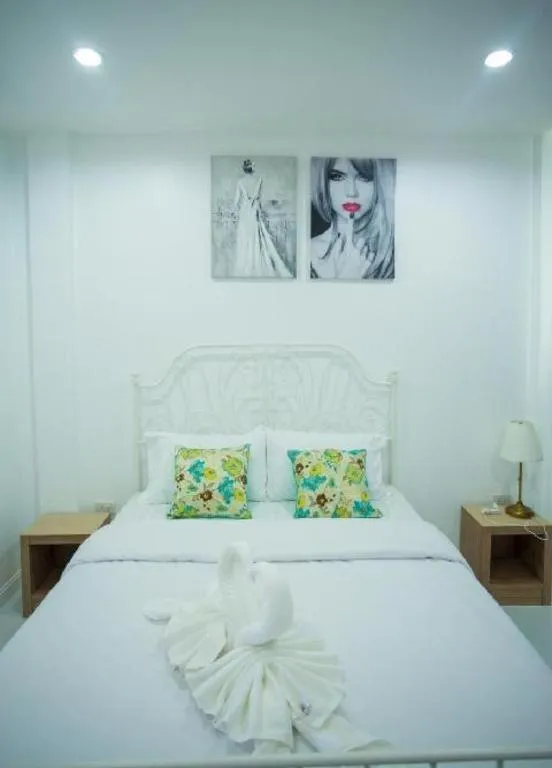 Bed in The Prince Hotel