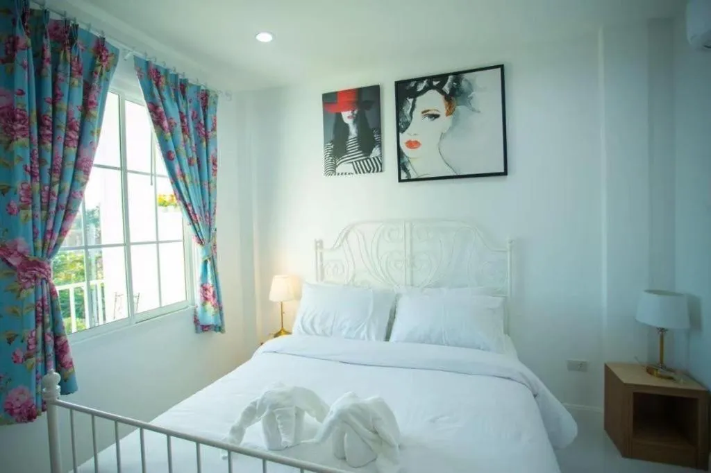 Bed in The Prince Hotel