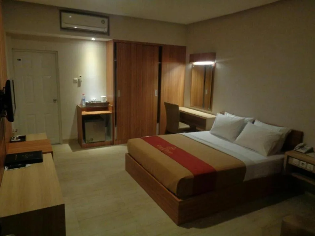 Bed in Grand Dian Hotel Slawi