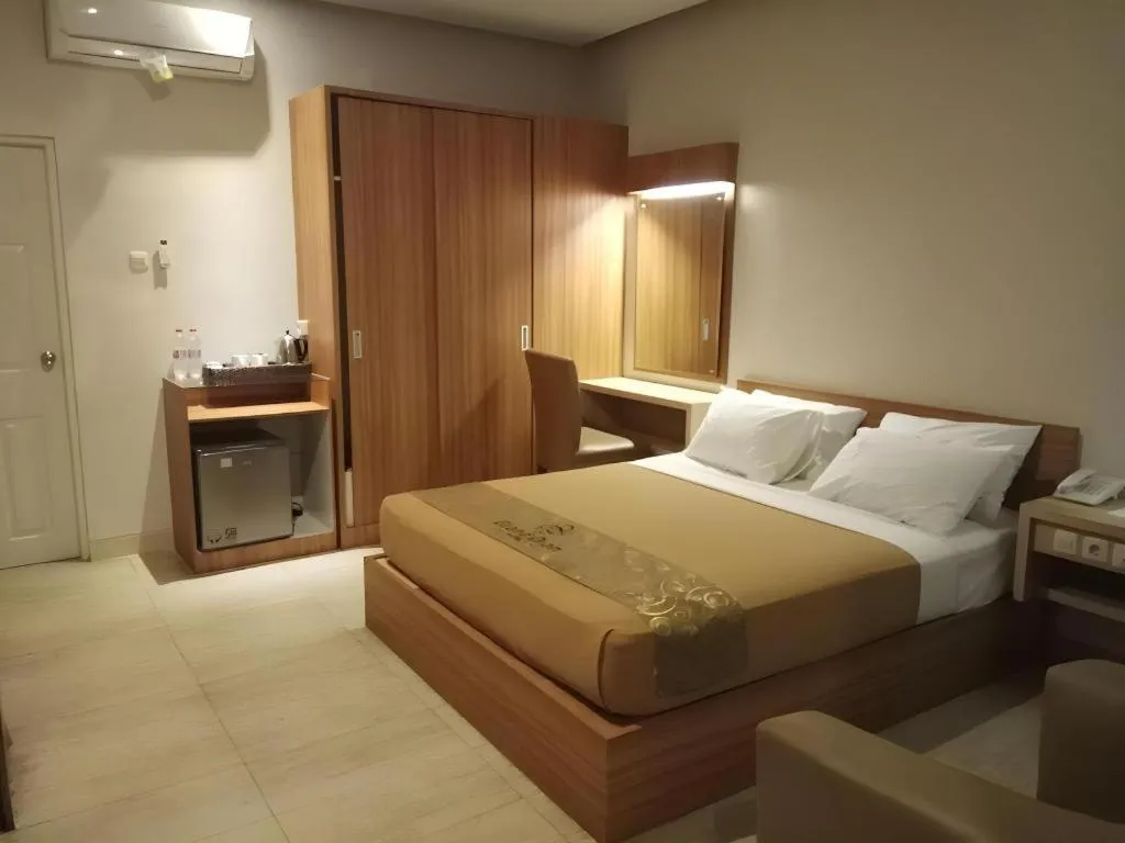 Bed in Grand Dian Hotel Slawi