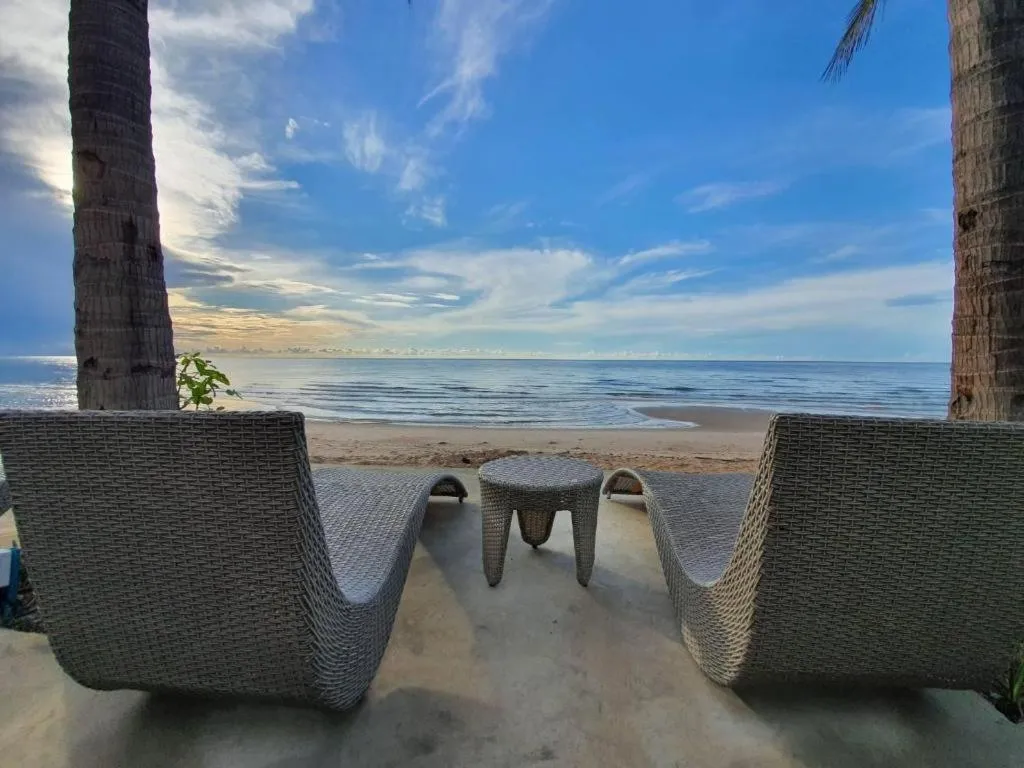 Eco Cozy Beachfront Resort Chaam