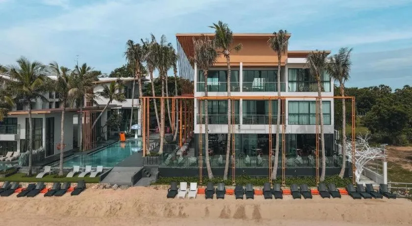 Eco Cozy Beachfront Resort Chaam