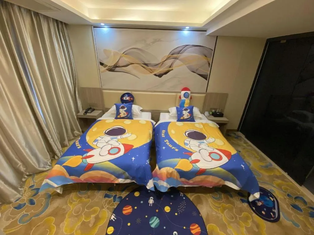 Bed in Oriental Hotel