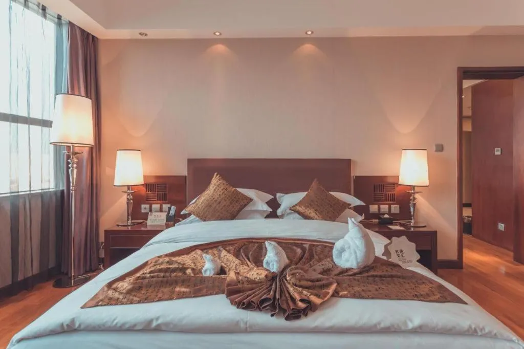 Bed in Kunming Wenhui Hotel