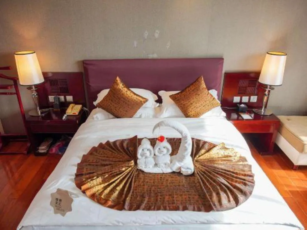 Bed in Kunming Wenhui Hotel