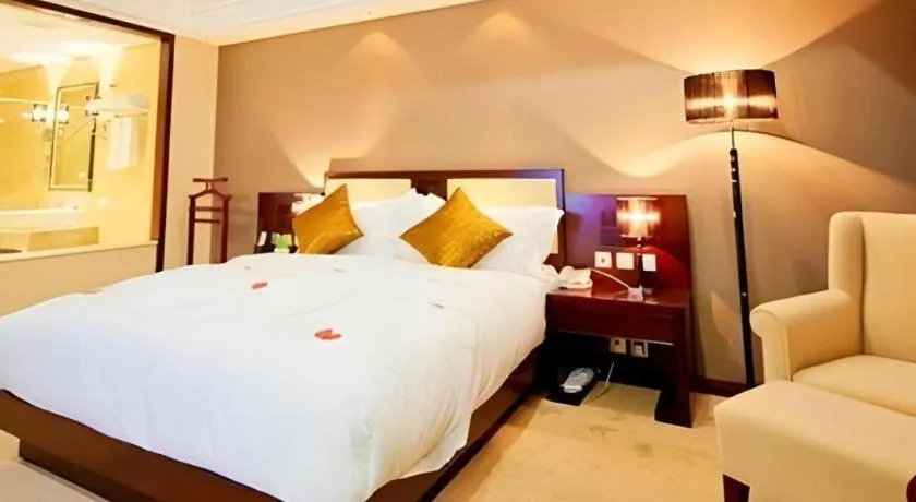 Bed in Kunming Wenhui Hotel