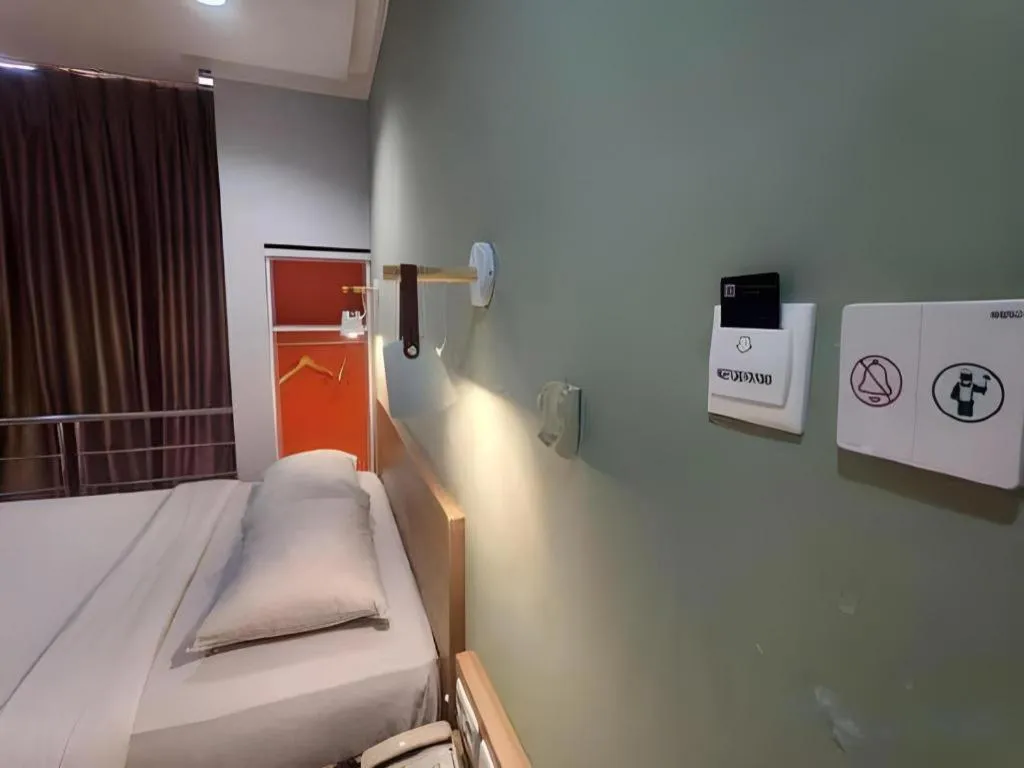 Bed in Hotel Celebes