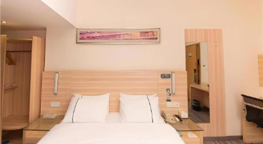 Bed in City Comfort Inn Yongzhou Jinshuiwan