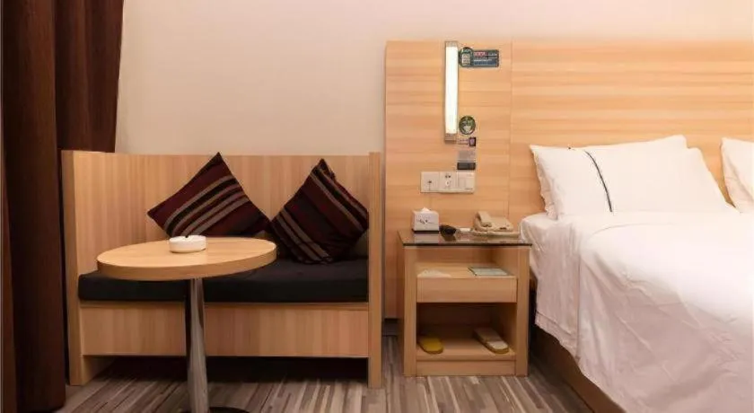 Bed in City Comfort Inn Yongzhou Jinshuiwan