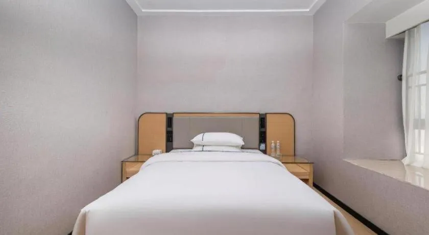 Bed in City Comfort Inn Yongzhou Jinshuiwan