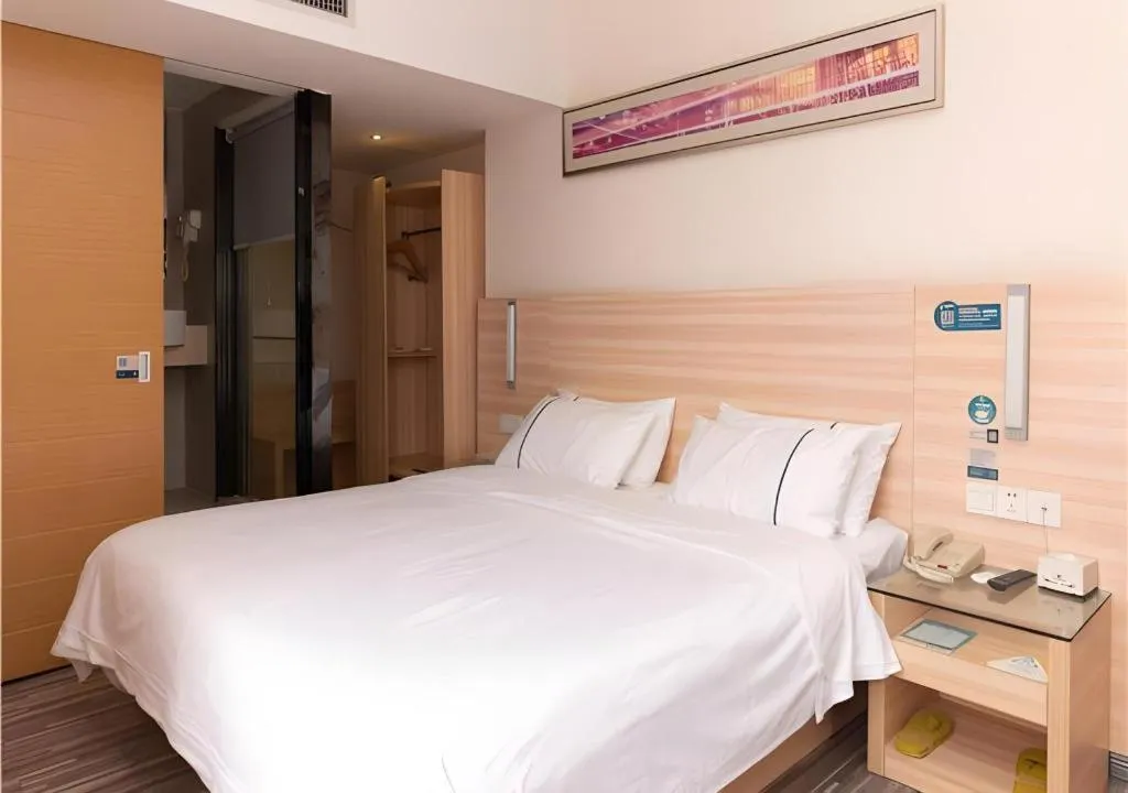 Bed in City Comfort Inn Yongzhou Jinshuiwan