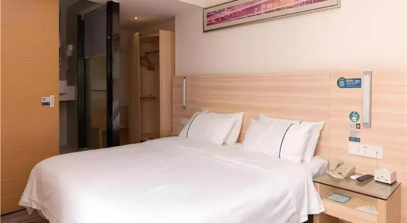 Bed in City Comfort Inn Yongzhou Jinshuiwan Bed in City Comfort Inn Yongzhou Jinshuiwan