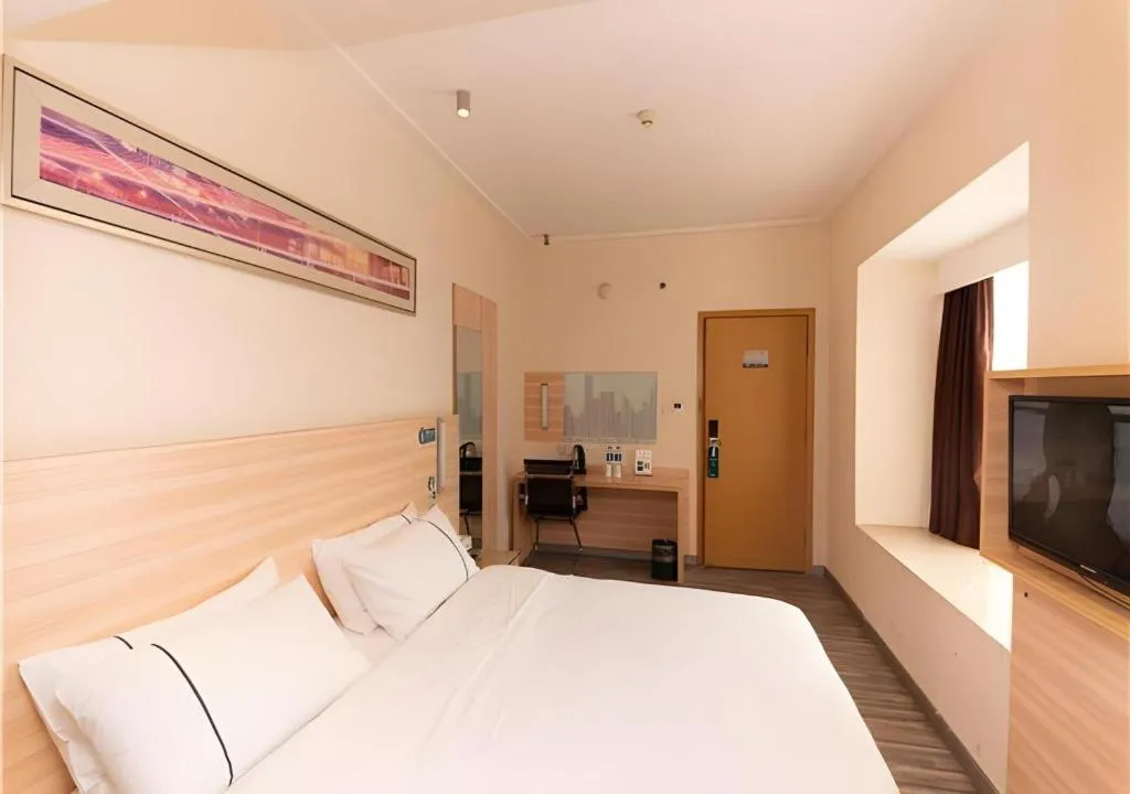 Bed in City Comfort Inn Yongzhou Jinshuiwan